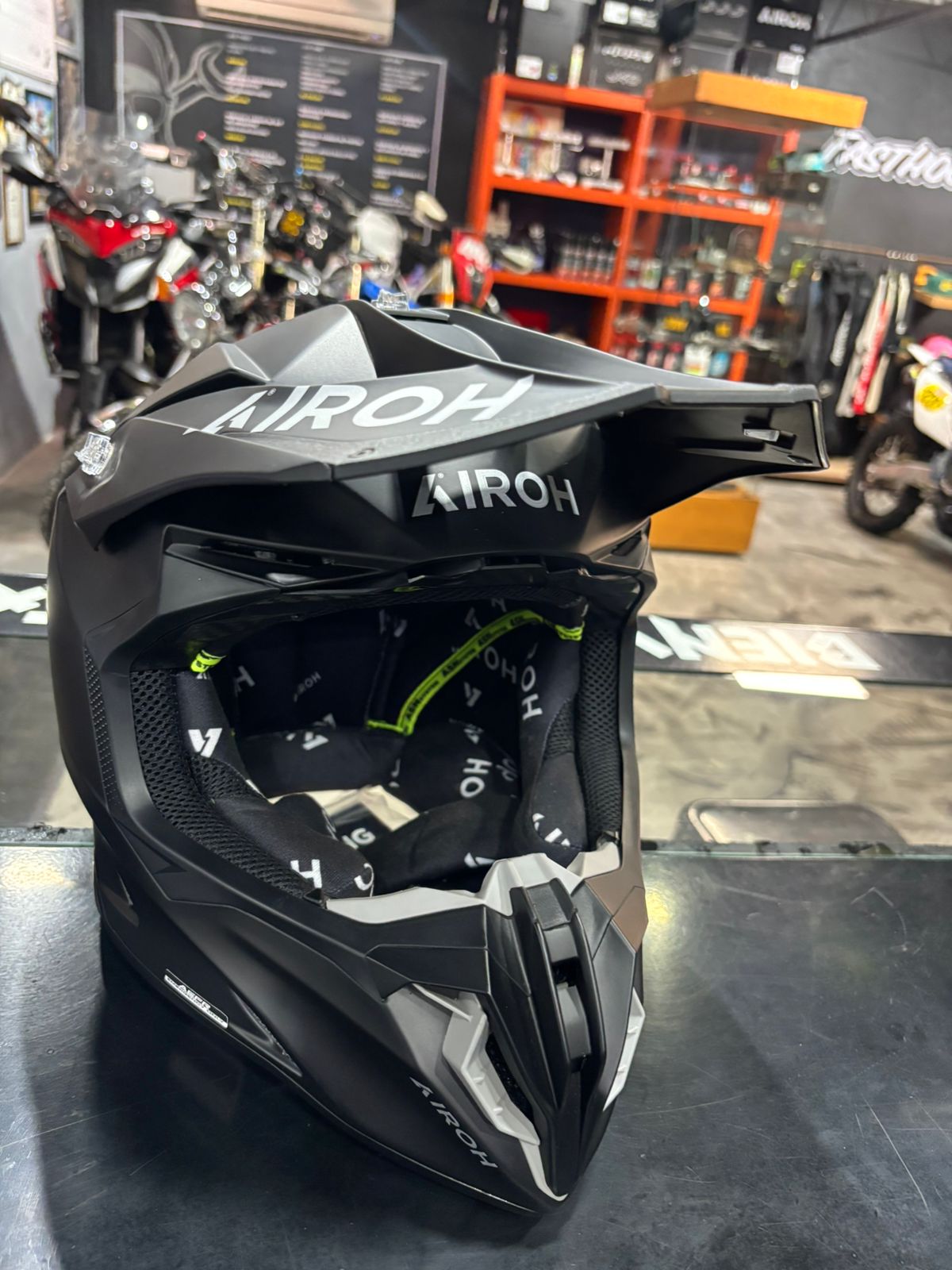 CASCO AIROH NEGRO
