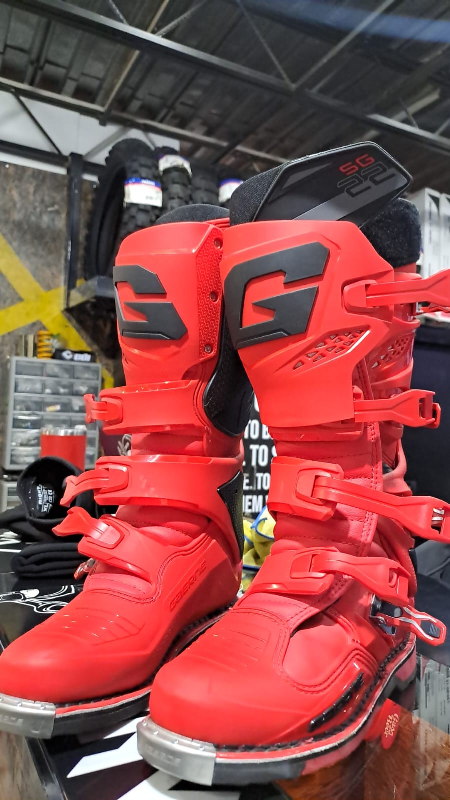 GAERNE SG22 RED/SLACH BLACK