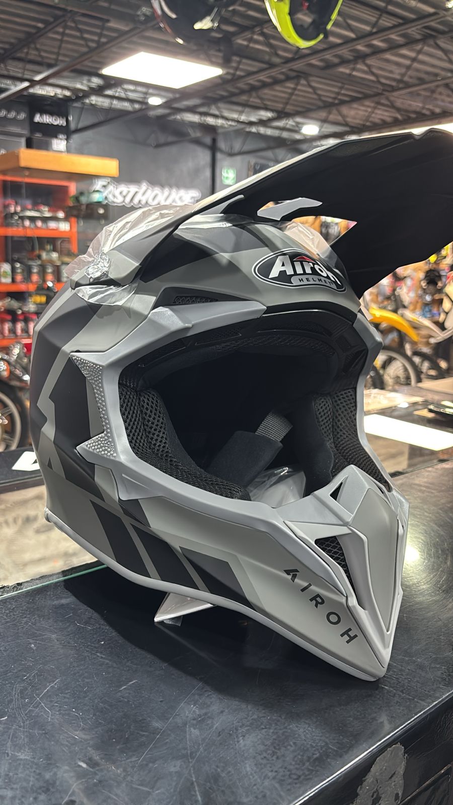 CASCO AIROH GRIS