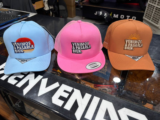 GORRA “VENIMOS A PASARLA BIEN”