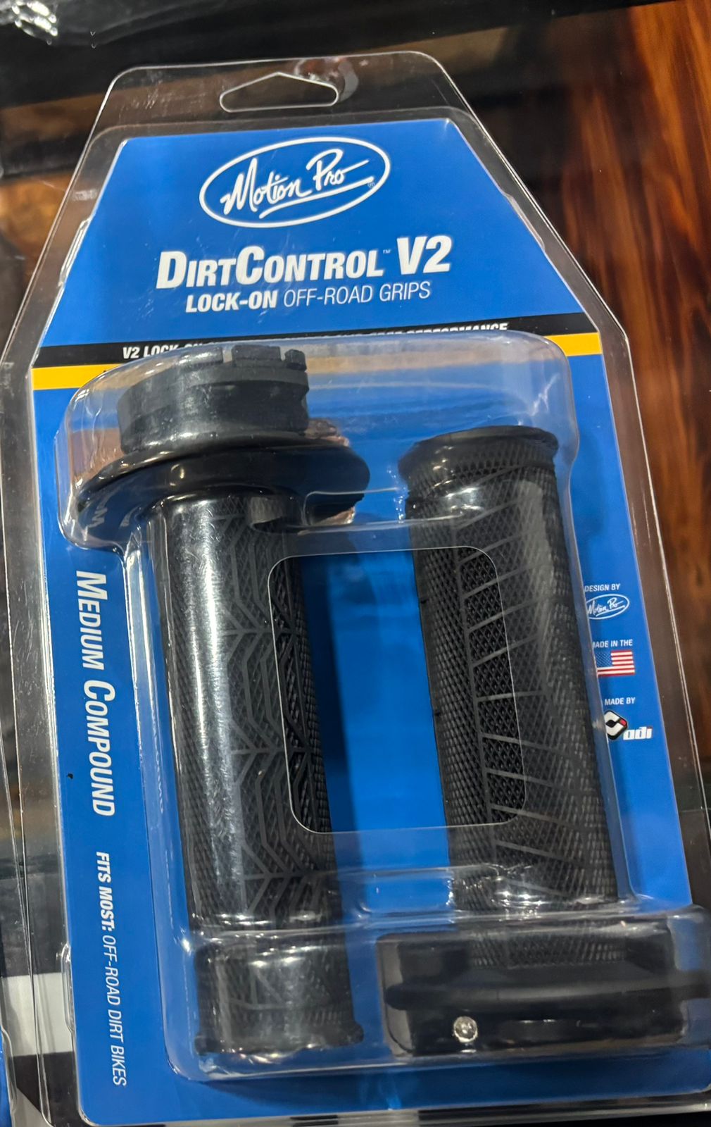 DIRT CONTROL LOCK ON II OFF ROAD GRIPS