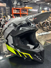 Cargar imagen en el visor de la galería, CASCO AIROH
